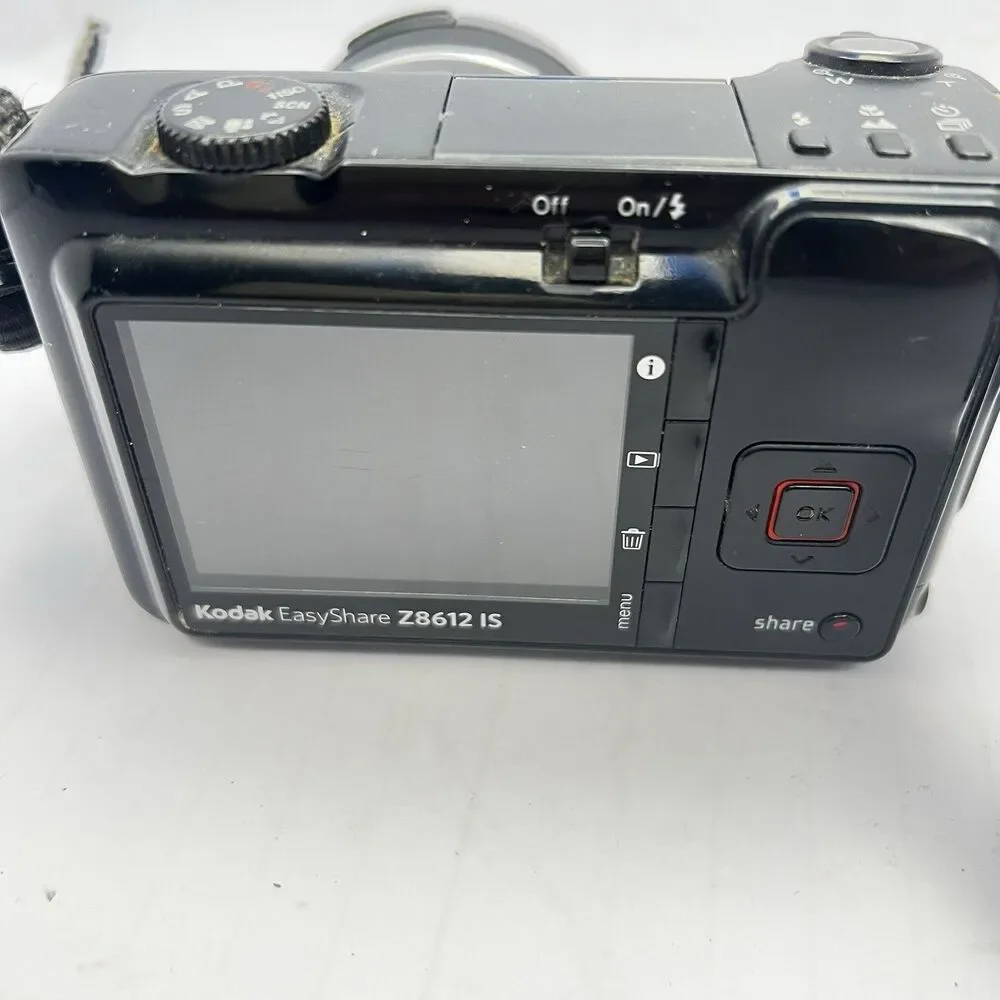 Kodak Z8612 IS Easy Share 8.1MP 12x Zoom Camera w/ Case & Charger- Works Great!
